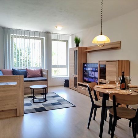 WELLNESS APARTMÁN RESIDENT HARRACHOV C308 Horský apartmán 2KK s velkou terasou a vlastním parkováním v garáži Esterno foto