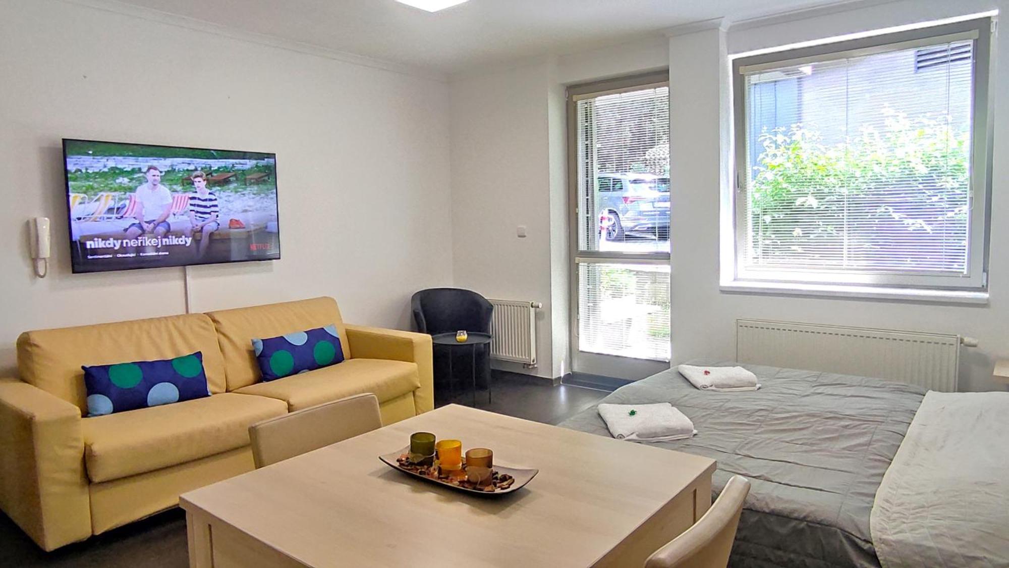 WELLNESS APARTMÁN RESIDENT HARRACHOV C308 Horský apartmán 2KK s velkou terasou a vlastním parkováním v garáži Esterno foto