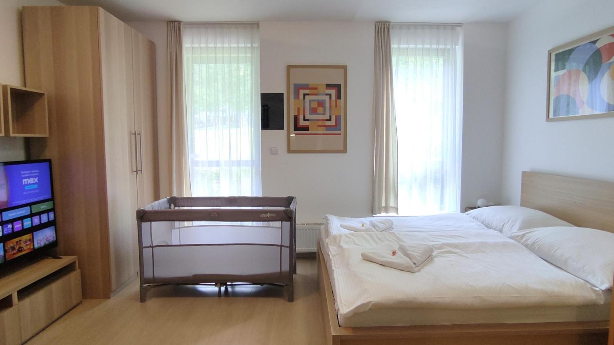 WELLNESS APARTMÁN RESIDENT HARRACHOV C308 Horský apartmán 2KK s velkou terasou a vlastním parkováním v garáži Esterno foto