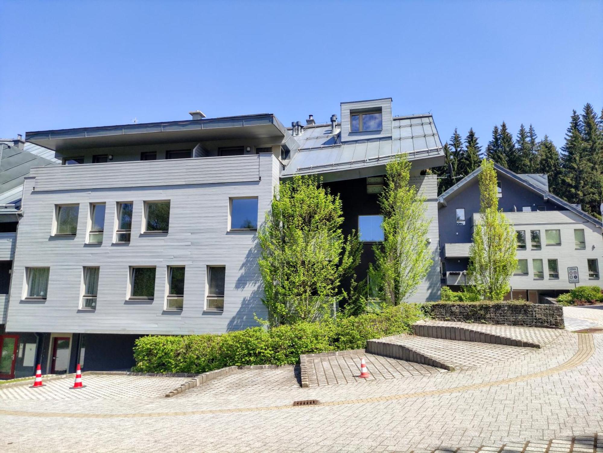 WELLNESS APARTMÁN RESIDENT HARRACHOV C308 Horský apartmán 2KK s velkou terasou a vlastním parkováním v garáži Esterno foto
